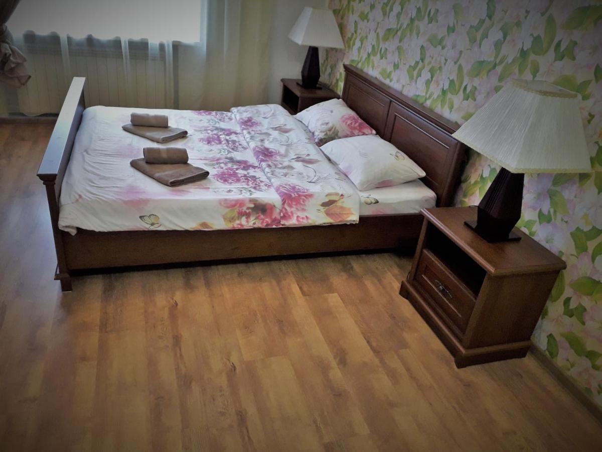 Guest House On Ivana Franka Novyye Petrovtsy Exterior photo